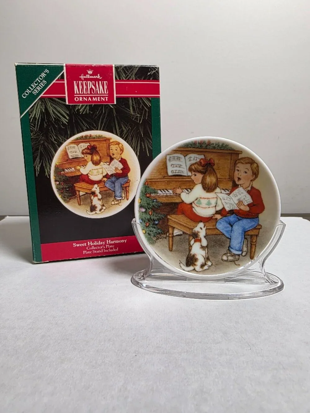 Sweet Holiday Harmony Vintage 1992 Hallmark Keepsake Ornament Collector's Plate